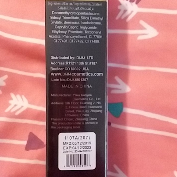 NWT DNM Concealer Light shade - Picture 2 of 2
